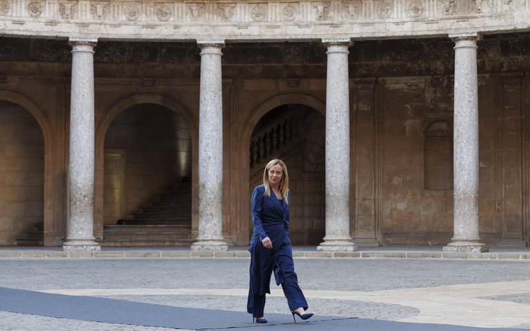 Die italienische Ministerpräsidentin Giorgia Meloni beim III. Gipfeltreffen der Europäischen Politischen Gemeinschaft im Palast Karls des Fünften in der Alhambra in Granada, Spanien, 05.10.2023