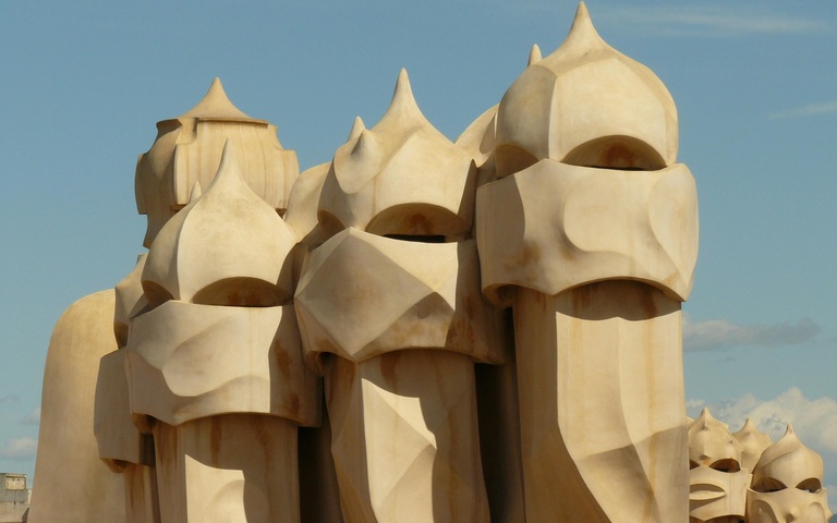Schornsteine auf dem Dach der Casa Milà (La Pedrera), Barcelona