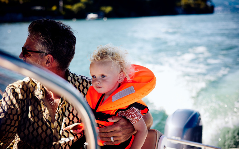 Mit Kind und Boot auf dem See