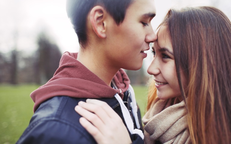 Verliebtes Teenager-Pärchen