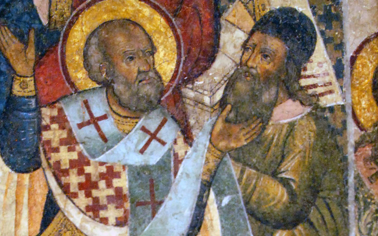 Spätmittelalterliche griechisch-orthodoxe Ikone von Nikolaus von Myra, der Arius ohrfeigt