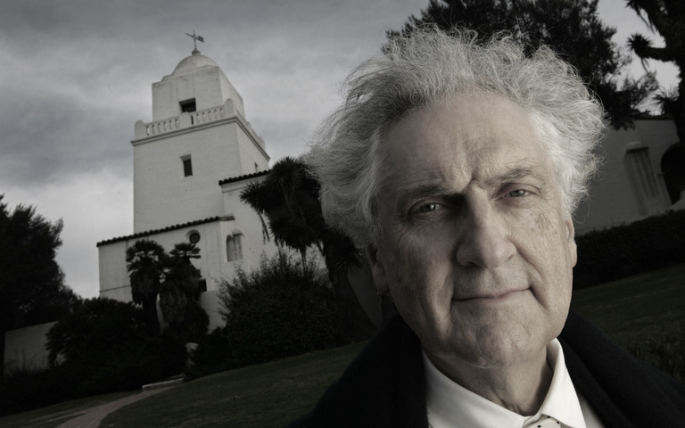 Léon Krier vor dem Junípero Serra Museum in San Diego, Kalifornien