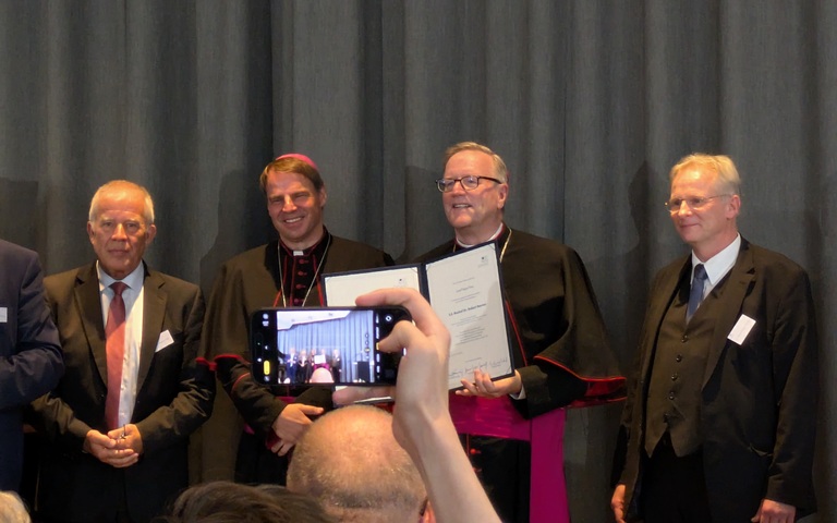 Bischof Robert Barron (3. v. l.) während der Verleihung des Josef-Pieper-Preises 2025 in Münster/Westfalen