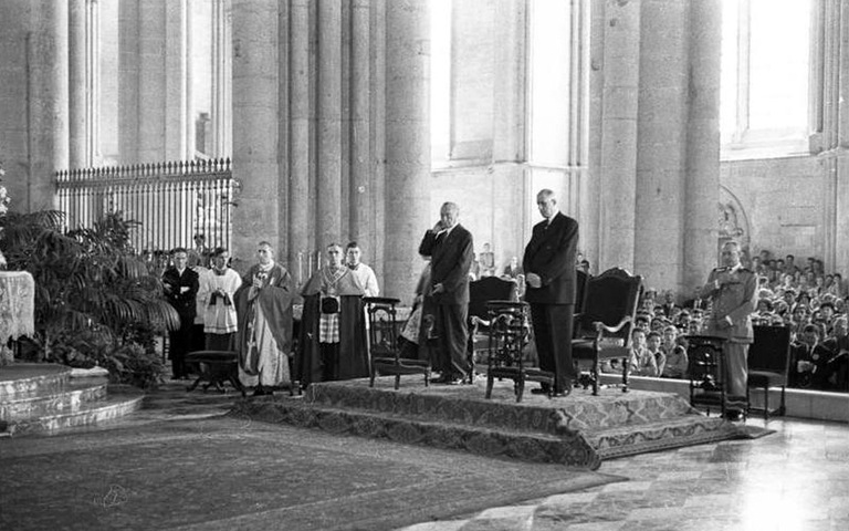 Konrad Adenauer und Charles de Gaulle 1962 in der Kathedrale Reims