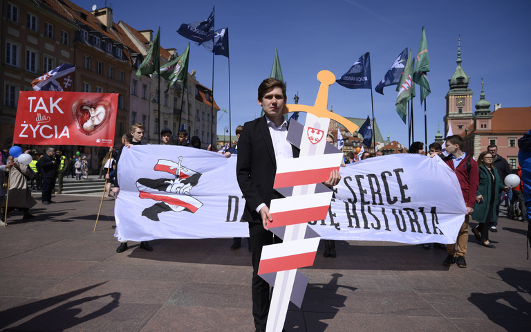 Szczerbiec na Marszu dla Życia i Rodziny, Warszawa, kwiecień 2025