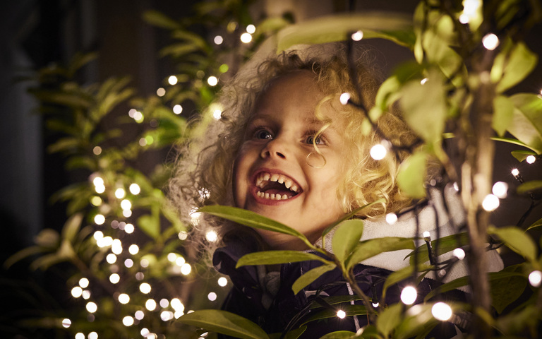 Kinderlachen an Weihnachten