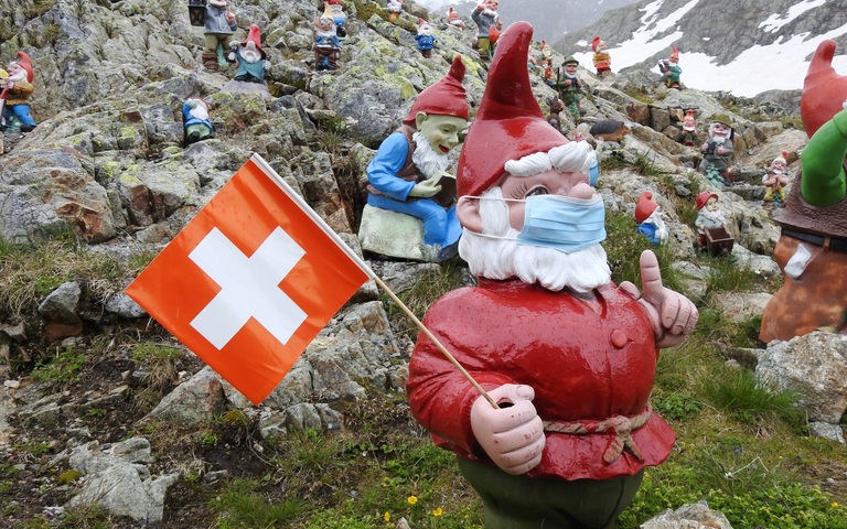Gartenzwerge in den Schweizer Alpen
