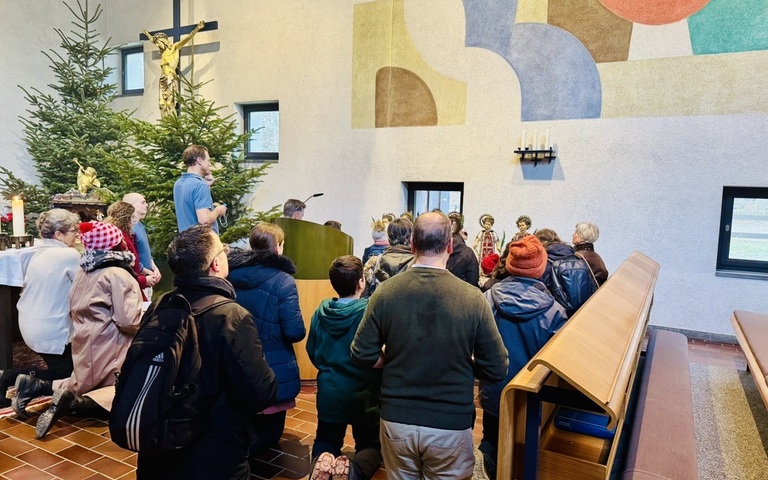 Die Wallfahrer sind in der Klosterkirche Au angekommen