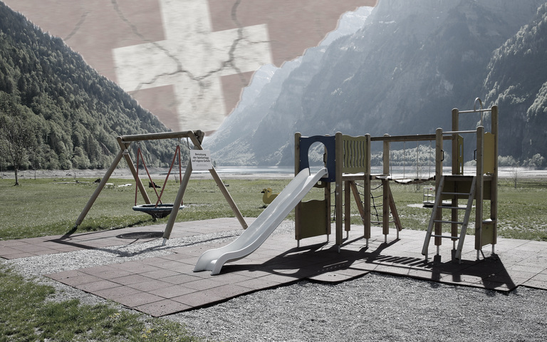 Leerer Kinderspielplatz in der Schweiz