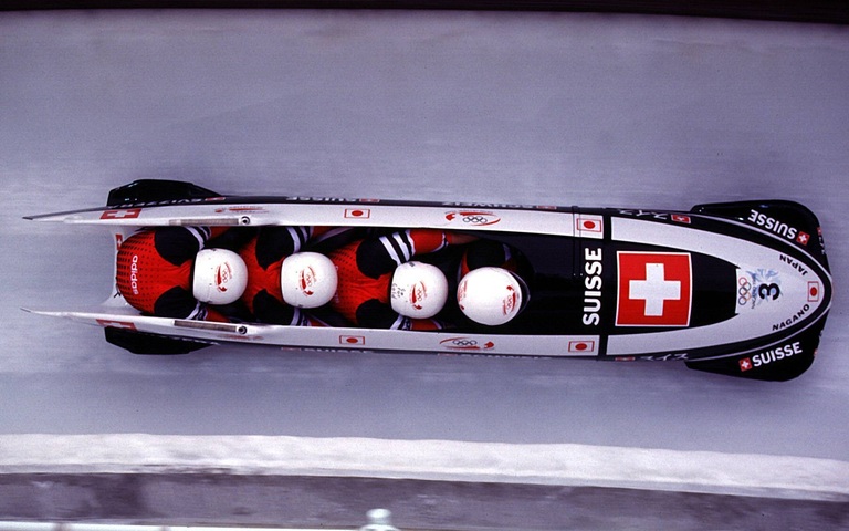 Schweizer Herren-4er-Bob im Eiskanal bei Olympischen Winterspielen