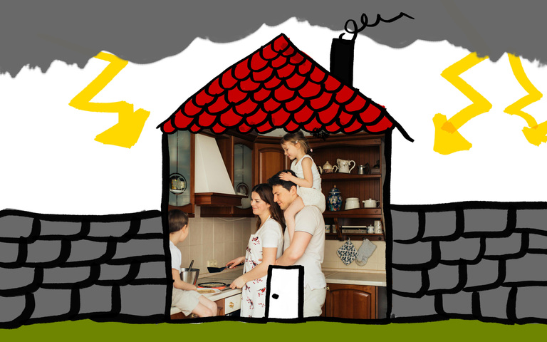 Familie im Oikos unter Gewitterhimmel