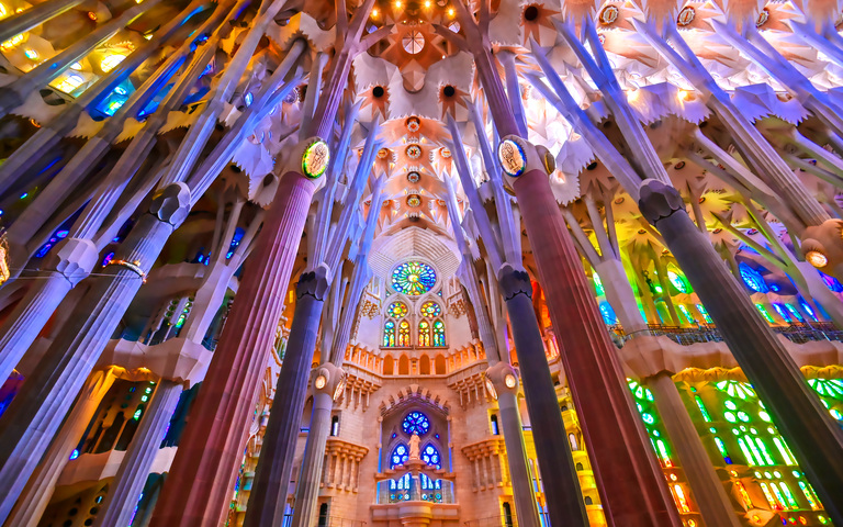 Sagrada Família, Inneres mit Deckengewölbe