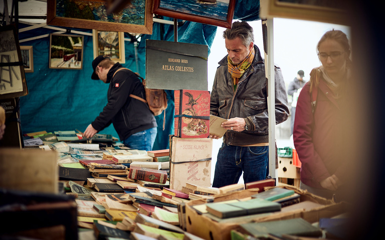 Oliver Stock auf Flohmarkt in Köln, 2026