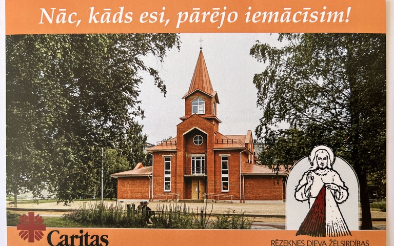 Handzettel der Gemeinde Barmherzigkeit Gottes in Rēzekne mit Aufschrift, 2026