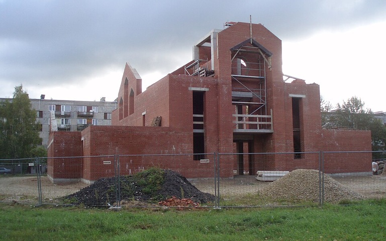 Römisch-katholische Kirche Barmherzigkeit Gottes in Rēzekne (Rositten) im Bau, 17. September 2011, Rēzeknes Dieva Žēlsirdības Romas katoļu baznīcas būvniecība, 2011. gada 17. septembris