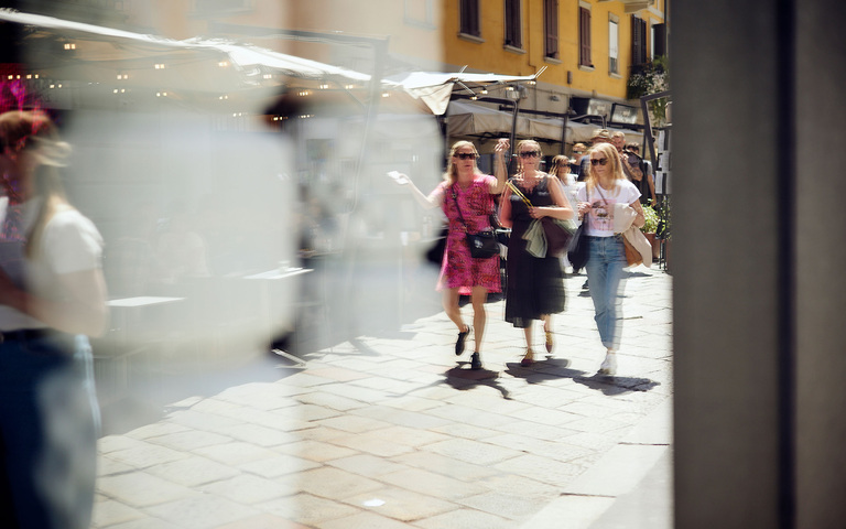 Straßenszene in Italien, drei Frauen