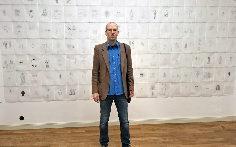 Frank J. Schäpel mit der Ausstellung „UFOKOMPLEX“