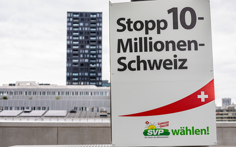 Schild Nachhaltigkeits-Initiative "Stopp 10 Millionen-Schweiz"