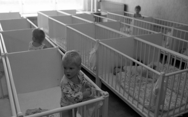 DDR-Kinderkrippe, Max-Beer-Straße, Ost-Berlin, 12.02.1990