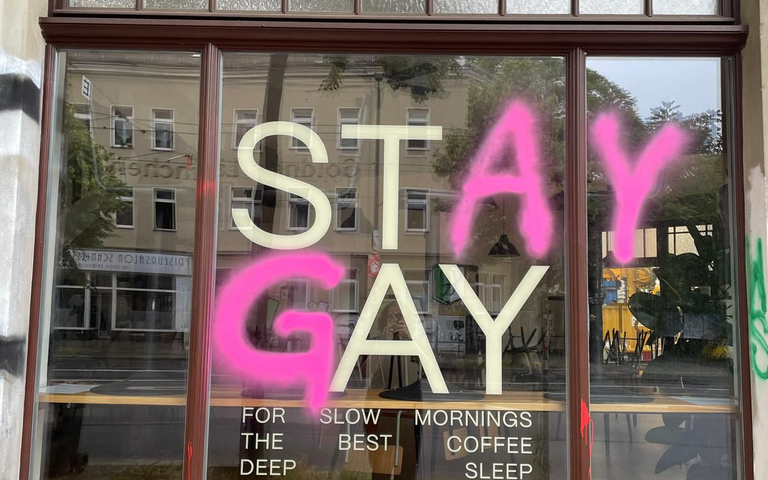 Schäden Café Stay Graffiti