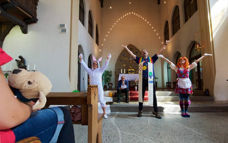 Ökumenischer (Plusch-)Tier-Gottesdienst in der katholischen Klosterkirche Berlin-Prenzlauer Berg, 11.06.2016
