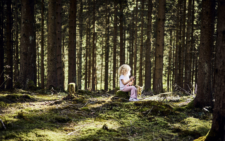 Judith Wagners und Oliver Stocks Tochter im Wald