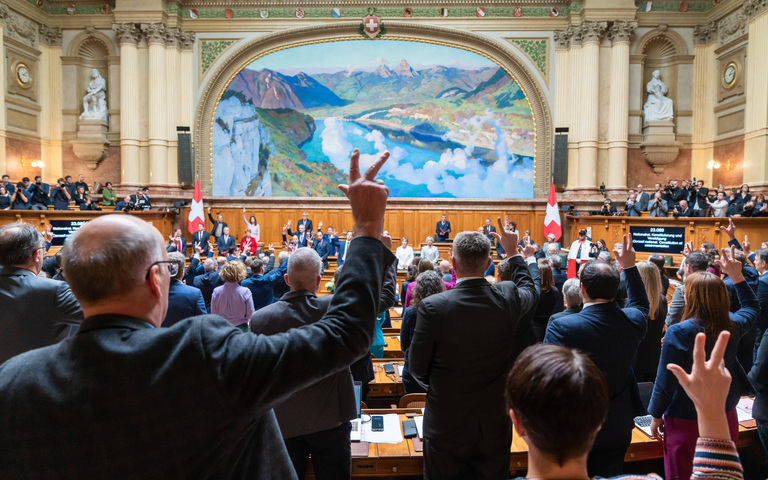 Abgeordnete legen im Schweizer Bundeshaus den Schwur ab
